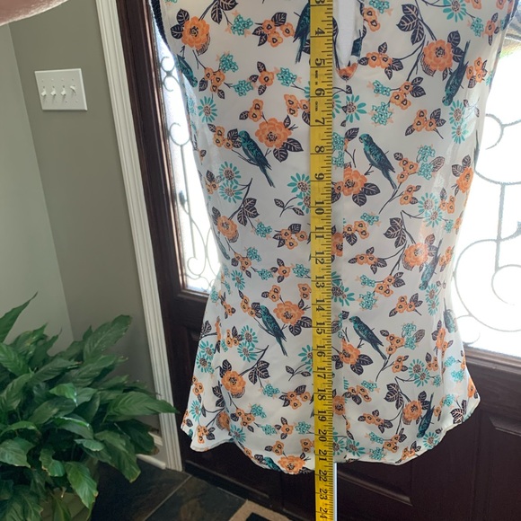 Forever 21 Parrot Print Asymmetrical Blouse Medium - Picture 4 of 9